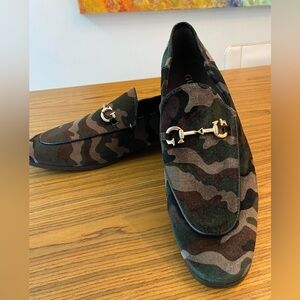 NWT GUESS Edwin bit loafer velvet camo size 12